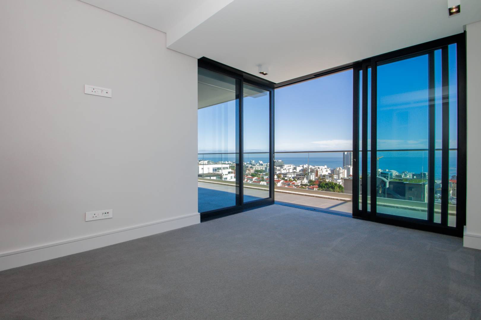 3 Bedroom Property for Sale in Sea Point Western Cape